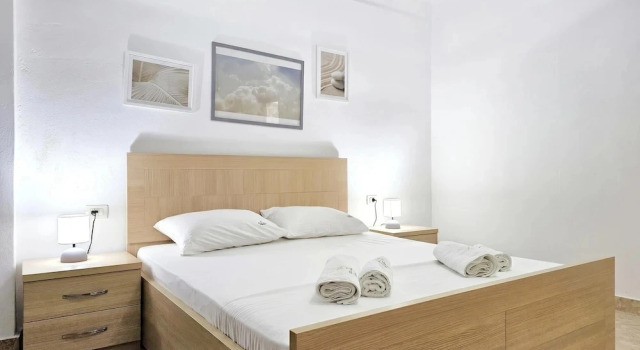 Two Bedroom Apartment With Sea View-021