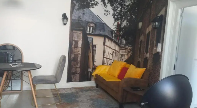 Les Volets Bleus - Refaits à neuf, deux appartements et un studio, Jardin, Boek Appartement Hotels in Centre met parkeren, Parkeren