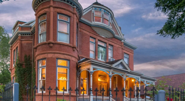 Lumber Baron Inn, Забронировать Отель «постель и завтрак» Денвер Колорадо, рядом с Католическая церковь миссии Св. Патрика