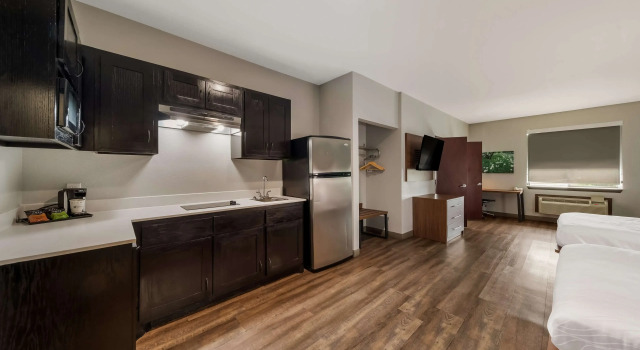 Шестиместный люкс с 2 комнатами Best Western Plus Bowie Inn & Suites