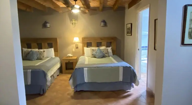Люкс с балконом Hotel Ana Catalina and Suites