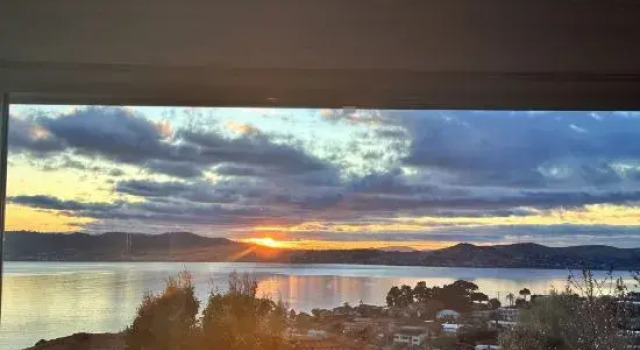 Hobart Bay Sunrise House--Rare Aurora Viewing Opportunities, 予約 ホテル ホバート Hobart Surrounds, トルガニニ自然保護区 の近く