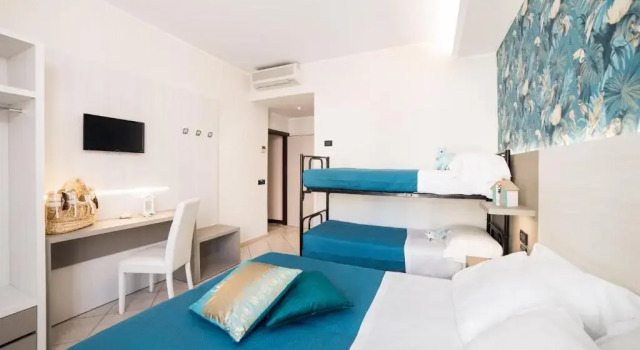 Четырёхместный номер Standard Viva Beach Hotel