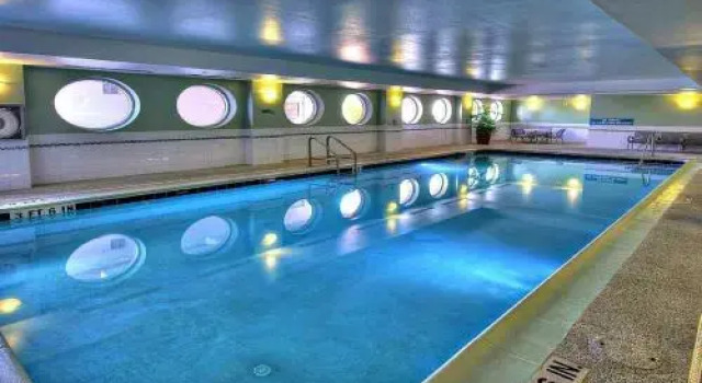 Ocean Walk Resort 2 BR 1401, Забронировать Курортный отель Отели Дейтона-Бич с парковкой, рядом с Базилика Святого Димитрия, Парковка