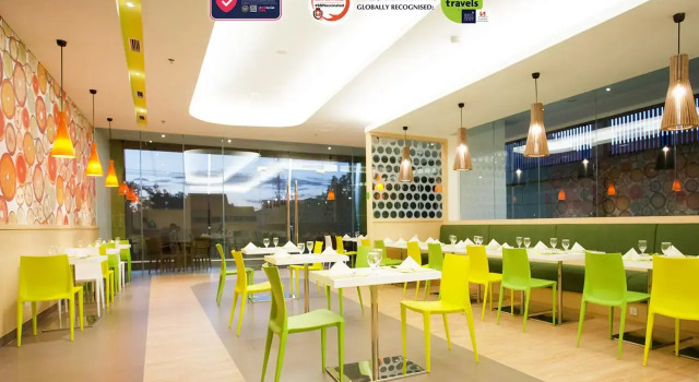 Cama en dormitorio compartido Zest Jemursari by Swiss-Belhotel International