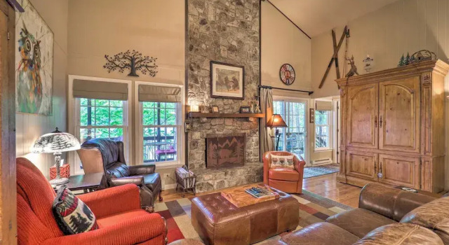 Коттедж с 4 комнатами с балконом Beech Mountain Escape w/ Mtn Views & Fireplace!