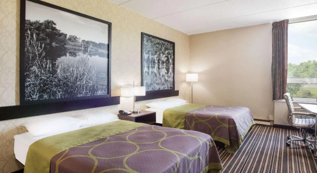 Четырёхместный номер Deluxe Super 8 by Wyndham Plattsburgh