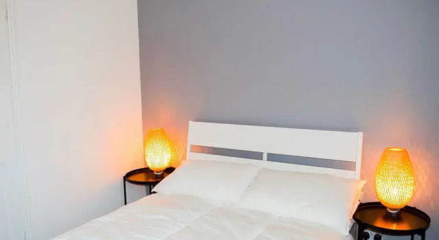 1 Bedroom Flat near Arthur's Seat, Забронировать Отель Отели Старого города - Эдинбург с парковкой, Парковка