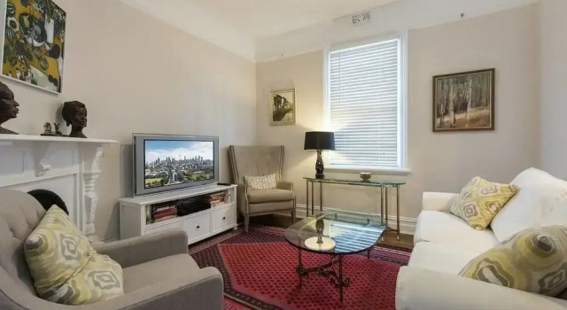 ED24 Renovated Terrace House Moments to Train, Забронировать Отель Глиб 