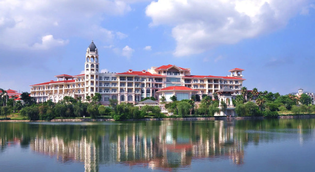 Двухместный номер Standard с балконом и с красивым видом из окна Country Garden Phoenix Hotel Chongqing