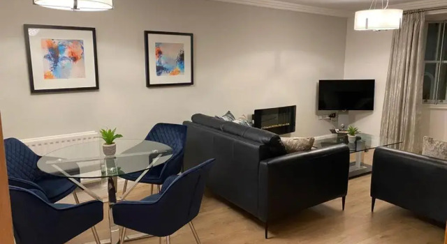 Апартаменты GS - Luxury, modern town centre, 2 beds, free parking for one vehicle
