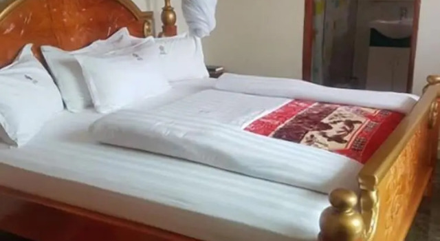 Pope Paul V1 Memorial Hotel