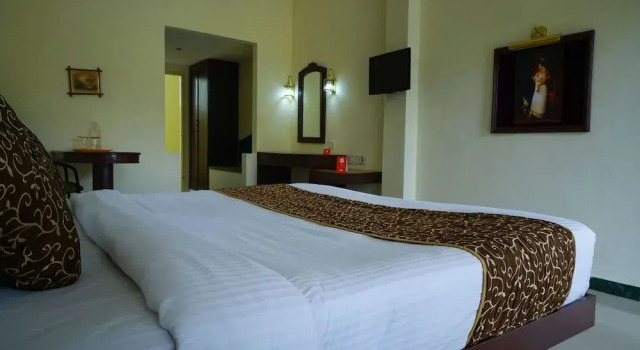 OYO 10637 Hotel Chandana Residency