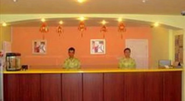 Home Inn Sanlihe, Book Hotel Hoteller i Beijing Province med parkering, Parkering