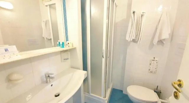 Трёхместный номер Standard с балконом Hotel Aurora