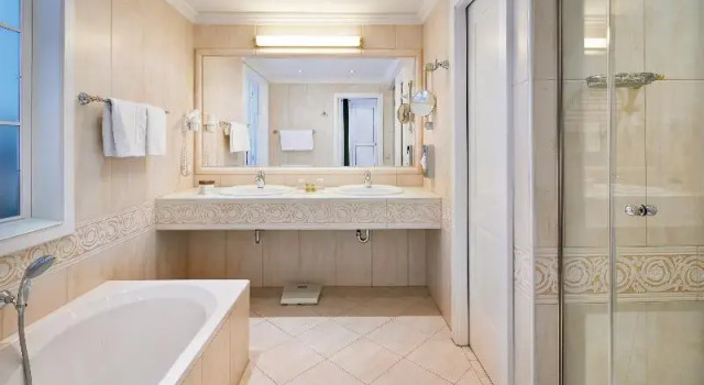 Двухместный номер Deluxe Wellness с балконом и с видом на озеро Grand Hotel Zell am See