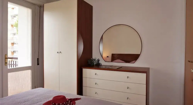 Spacious Flat on the 2nd Floor Located 300 Metres From the Beach by Beahost, Book Lejlighed Hoteller i Friuli Venezia Giulia med parkering, Parkering