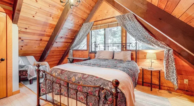 3 Mi to Skiing: Retreat w/ Deck in Tahoe Donner!