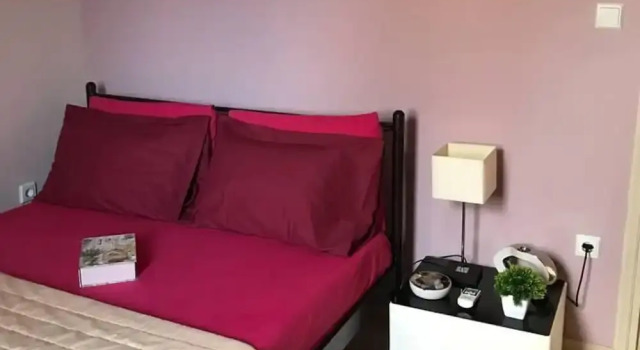 1 Bed - Sleeps 2 - Private Balcony - Free Parking