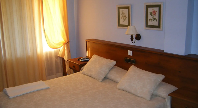 Hotel Palazio, Book Hotel Hotels in Aragon with Parking, Parking