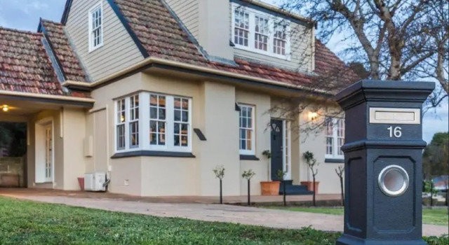 Byrne House - Modern-rustic Fireplace Wi-fi, Book Vacation Home Mount Gambier 
