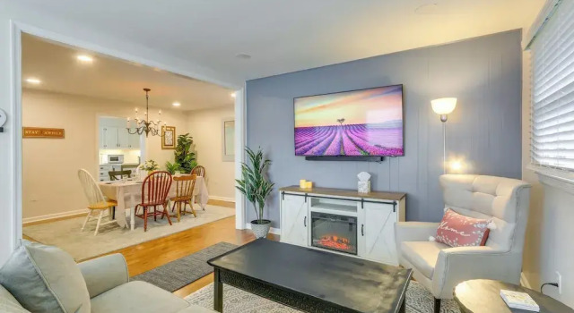 Коттедж с 3 комнатами Pet-friendly Berryville Home: Walk to Main Street!