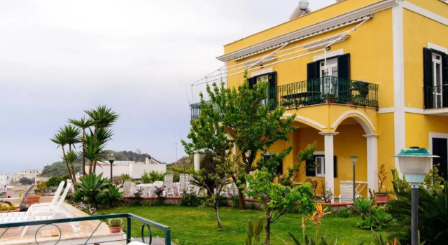 Villa Ersilia, Reserva ahora Villa Ponza Pontinas