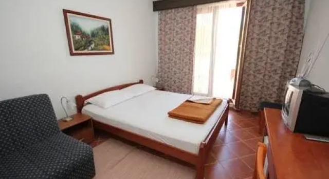 Vir, Book Hotel Virpazar 