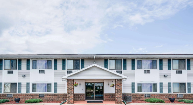 Super 8 Tomah, Book Hotel Hoteller i Tomah med parkering, Parkering