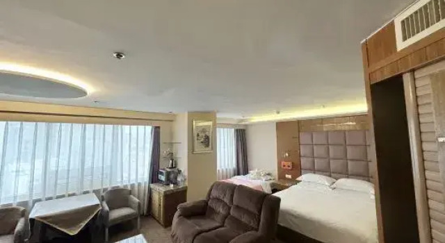 Люкс Luxury Jinan Yuquan Simpson Hotel