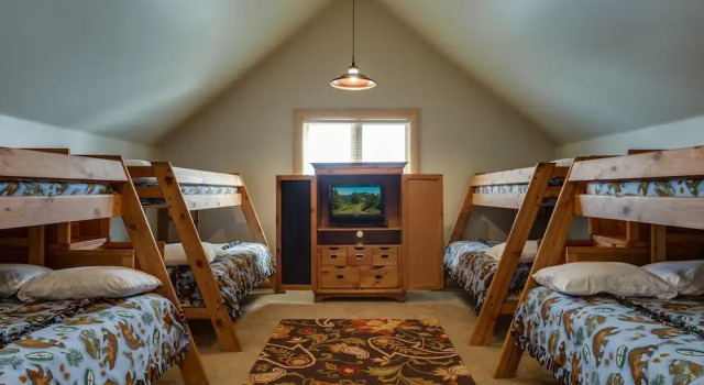 Eagles Perch by KABINO IP Village Garage Theatre Room Game Cube Satellite WiFi, Prenota Casa vacanze Cottage a Idaho, Cottage