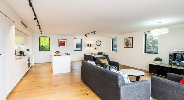 Sydney Townhouse with Parking and Deck, Prenota Casa vacanze Redfern New South Wales