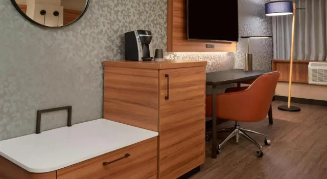 Четырёхместный номер Standard Fairfield Inn by Marriott Montreal Downtown