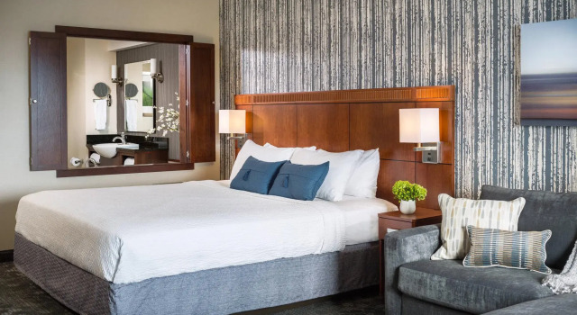 Двухместный номер Standard с частичным видом Courtyard Burlington Harbor