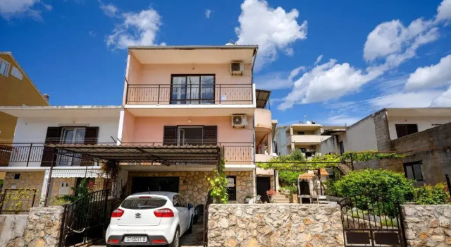 Apartments Gold - 300m from beach, Prenota Appartamento Stari Grad 