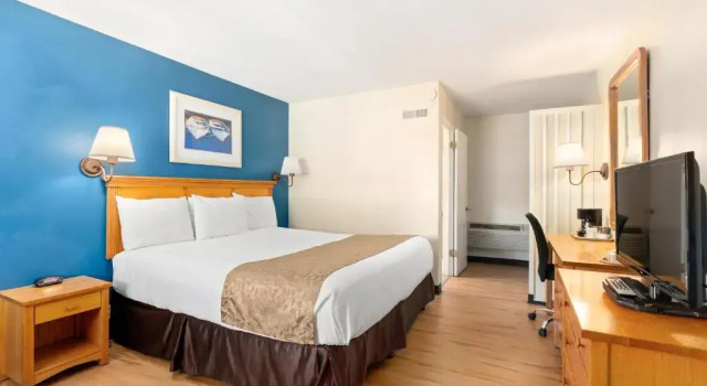 Номер Standard с видом на бассейн Skylark Shores Resort