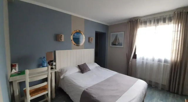 Трёхместный номер Standard Contact Hôtel du Relais Thouars