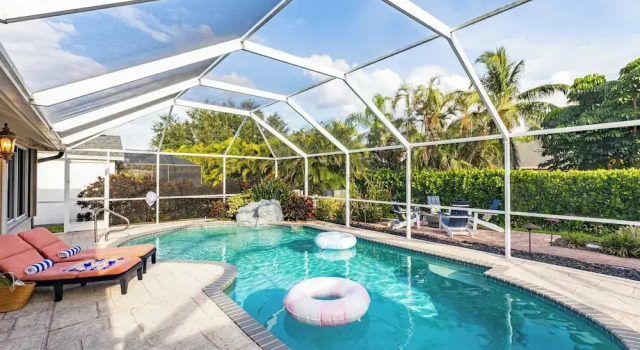 Коттедж Private Pool, Firepit, Game Room Mins to Beaches + Community Amenities Casa Solara by Avantstay
