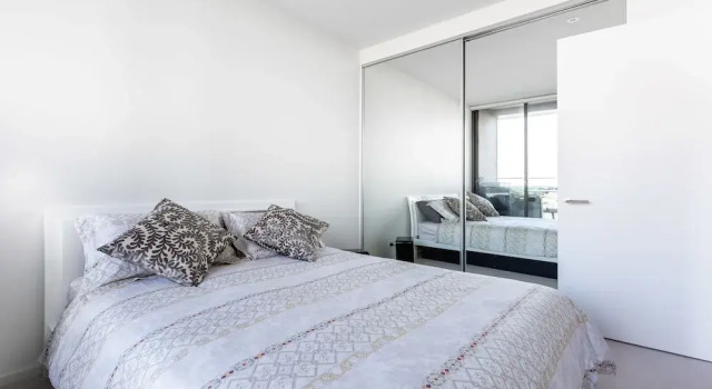 Sabrina, 2BDR Docklands Apartment, Забронировать Апартаменты/квартира Докландс Мельбурн, рядом с Пристань для яхт «Е»