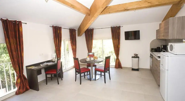 Апартаменты c 1 комнатой The Originals City, Hôtel Les Bastides du Gapeau