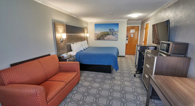 Семейный люкс Ambassador Inn and Suites