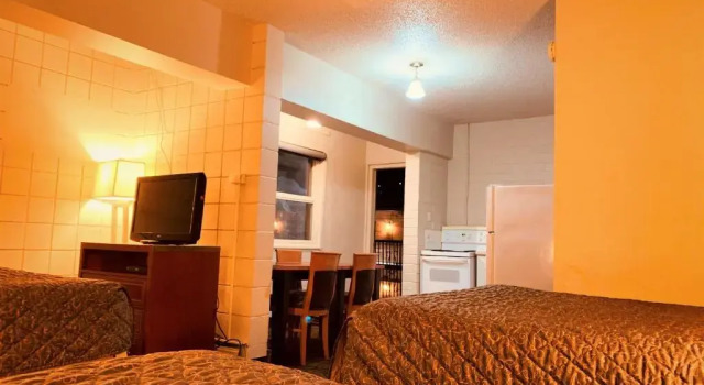 Люкс Red Carpet Inn & Suites