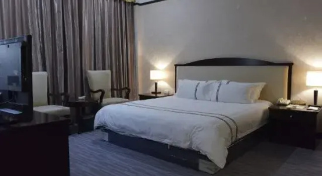 Люкс Holiday Inn Glossom