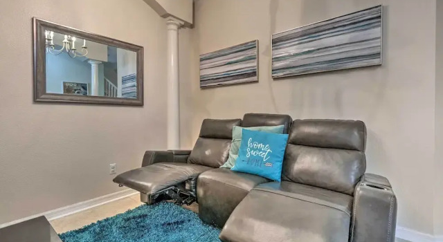 5 Mi to Disney World: Townhome w/ Balcony!
