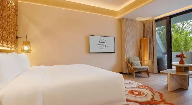 Двухместный номер Deluxe с балконом Chengdu Expo Waterfall Hotel - MGallery Collection