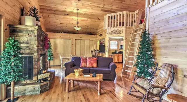 Hot Tub & Loft: Mountain-view Sevierville Cabin