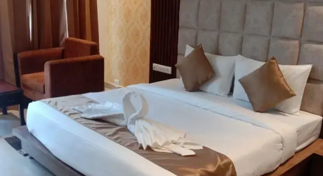 RR Hotel and Resort