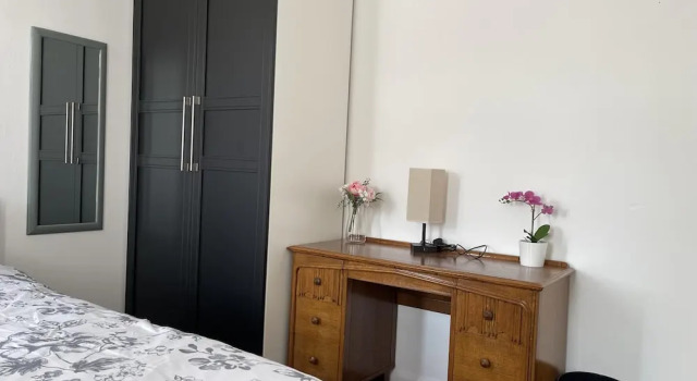 Inviting 2-bed Apartment Near Heathrow, Varaa Huoneisto Asunnot kohteessa Merseyside, Huoneisto