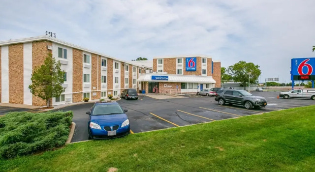 Motel 6 Minneapolis Airport - Mall of America, Varaa Motelli Hotellit Minnesota pysäköinnillä, Pysäköinti