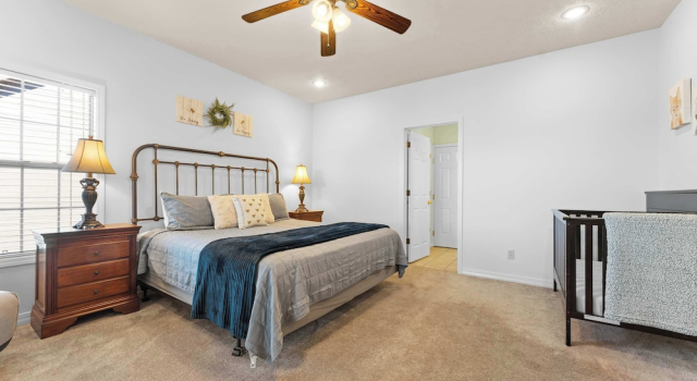 Номер Standard Honey Bee Inn w - Communal Amenities & More!